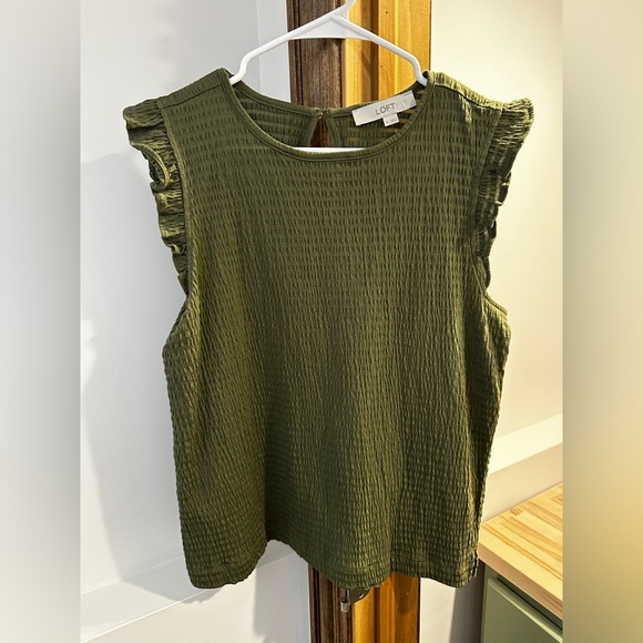 LOFT Tops - LOFT Textured Ruffle Sleeve Top in Olive